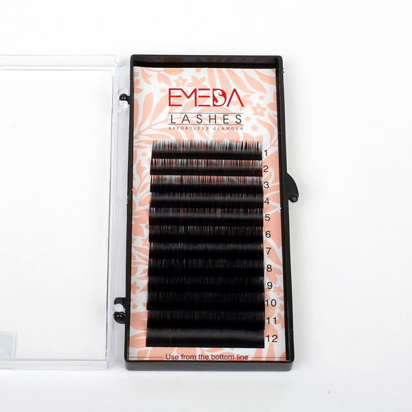 Applying for grow eyelashes lash extemsoion SN25